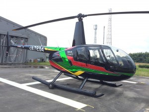ロビンソンR４４メッキグラフィック貼り