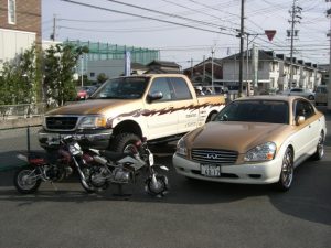 フルラッピング施工例フォードF150　日産シーマ