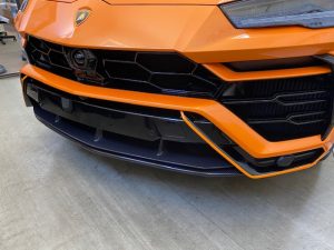 ランボルギーニウルスフロントバンパーオレンジラインラッピング