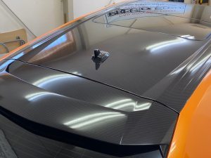 ランボルギーニウルスグロスカーボンルーフラッピング