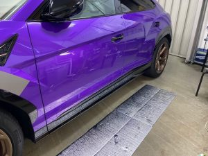 ランボルギーニウルスデザインラッピングサイドステップ