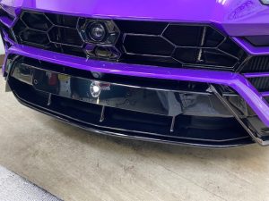 ランボルギーニウルスデザインラッピングフロントグロスカーボン施工前