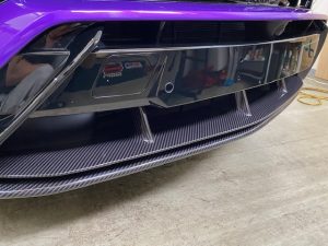 ランボルギーニウルスデザインラッピングフロントグロスカーボン施工後