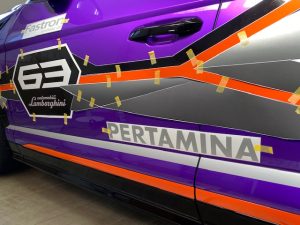 ランボルギーニウルスデザインラッピングサイド貼り合わせアップ