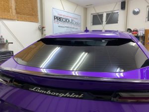 ランボルギーニウルスデザインラッピングリアゲートスポイラーグロスカーボン施工後