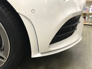 メルセデスベンツclaメッキ貼り施工前フロントサイドカチ上げ部