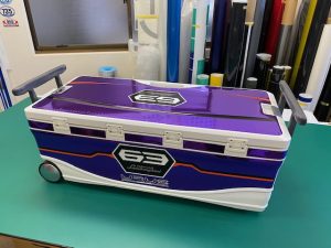 ランボルギーニウルスデザインラッピングクーラーボックス完成横後