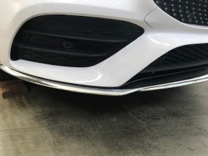 メルセデスベンツclaメッキ貼り施工フロントリップ完成右