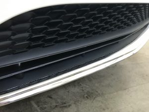 メルセデスベンツclaメッキ貼り施工フロントリップ完成アップわかりにくい