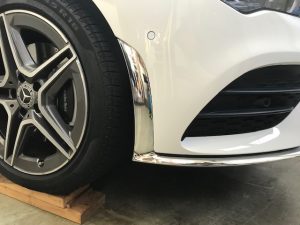 メルセデスベンツclaメッキ貼り施工フロントリップ完成サイドカチ上げ部分