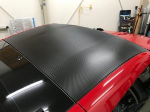 フェアレディーZ（Z34）ルーフラッピング　カーボンブラック完成後ろから