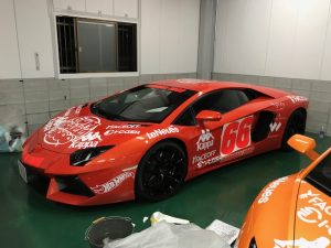 ガムボール3000カーラッピングステッカー貼り