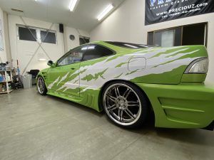 ポコンインテバイナルグラフィック施工完成