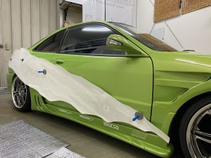 ポコンインテバイナルグラフィック施工中