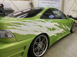 ポコンインテバイナルグラフィック施工完成