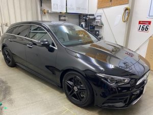 メルセデスベンツウィンドモールブラックアウトラッピング施工前