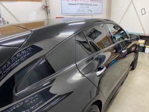 メルセデスベンツウィンドモールブラックアウトラッピング完成右後ろ