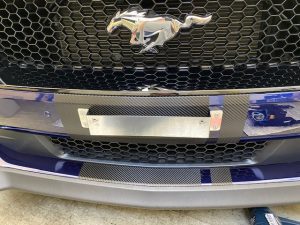 フォードマスタングストライプラッピングフロントバンパー施工完成