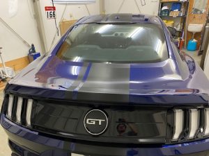 フォードマスタングストライプラッピングトランク施工完成
