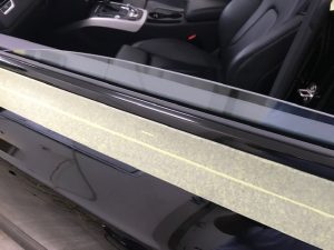 アウディＡ５メッキモールラッピング右施工