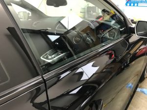 アウディＡ５メッキモールラッピング完成右側下部