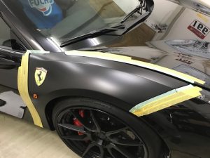 フェラーリ488GTBマットブラックフルラッピング施工Fフェンダー