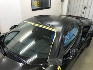 フェラーリ488GTBマットブラックフルラッピング施工ルーフ