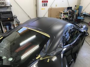 フェラーリ488GTBマットブラックフルラッピング施工ルーフ後ろ