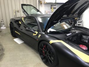 フェラーリ488GTBマットブラックフルラッピング施工前ドアミラー