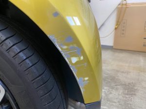 スマートフォーツーリペアラッピング施工中ペーパー掛け完成