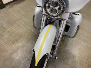 ハーレーダビッドソンカスタムストライプ貼りフロントフェンダーライン出し