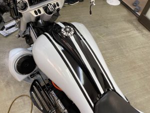 ハーレーダビッドソンカスタムストライプ貼り完成タンク