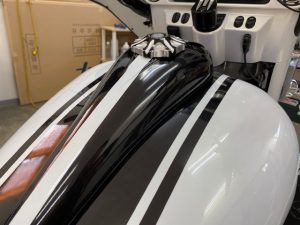 ハーレーダビッドソンカスタムストライプ貼り完成タンクアップ