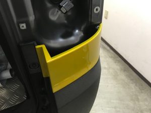 ミツビシデリカD５事故リペアラッピングリアテールランプ下部ラッピング完成