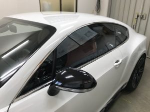 ベントレーコンチネンタルGT当社の作業定番のウィンドメッキモールブラックアウトラッピング