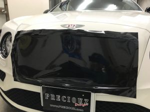 ベントレーコンチネンタルGTメッキグリルラッピング作業中