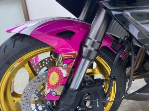カワサキニンジャ1000sxフルラッピングフロントフェンダー施行中