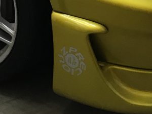 ミツビシ ギャランVR-4 バイナルグラフィック施工フロントバンパー横プレシアス貼りロゴ