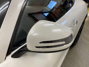 メルセデスAMGGTドアミラー艶ありカーボンラッピング施工前左