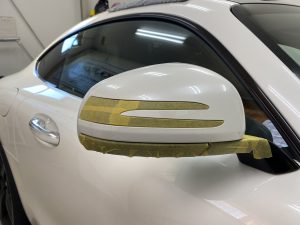 メルセデスAMGGTドアミラー艶ありカーボンラッピング施工前右前