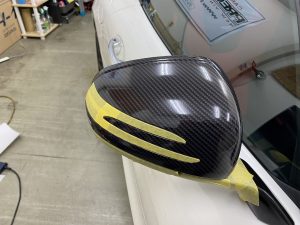 メルセデスAMGGTドアミラー艶ありカーボンラッピング施工完成前右前