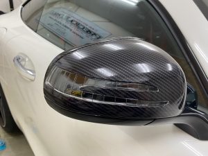 メルセデスAMGGTドアミラー艶ありカーボンラッピング施工完成右前