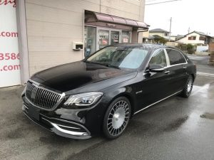 マイバッハV8モデルツートンラッピング洗車中