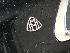 マイバッハV8モデルツートンラッピングエンブレムピラー