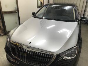 マイバッハV8モデルツートンラッピングボンネット施工完成
