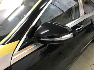 マイバッハのツートンラッピングミラー施工前