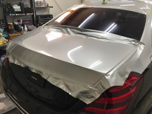 マイバッハのツートンラッピングトランク