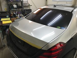 マイバッハのツートンラッピングトランク完成