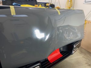 トヨタハイラックスフルラッピング施工中