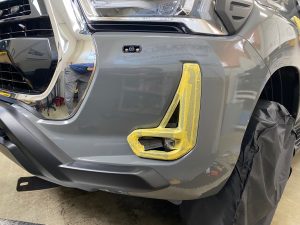 トヨタハイラックスフルラッピング施工中